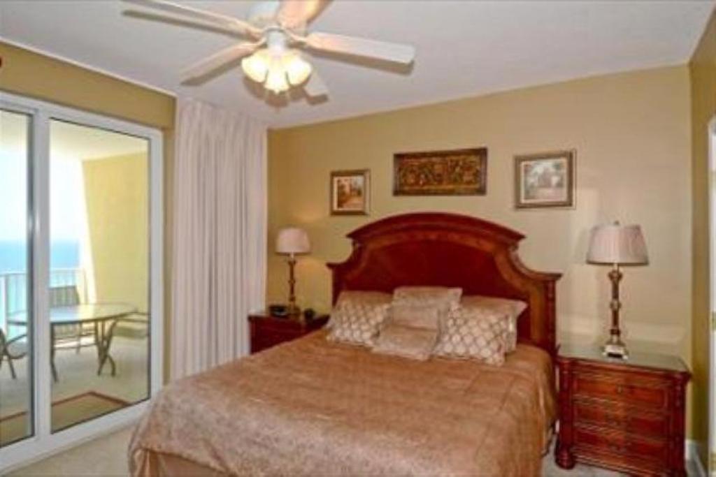 Popular attractions Area Nearby Property